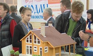 На выставке деревянного домостроения